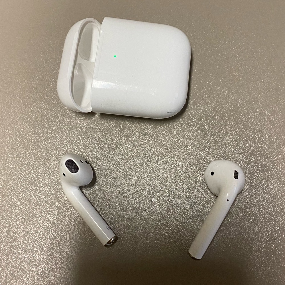 2  Gen Apple AirPods.